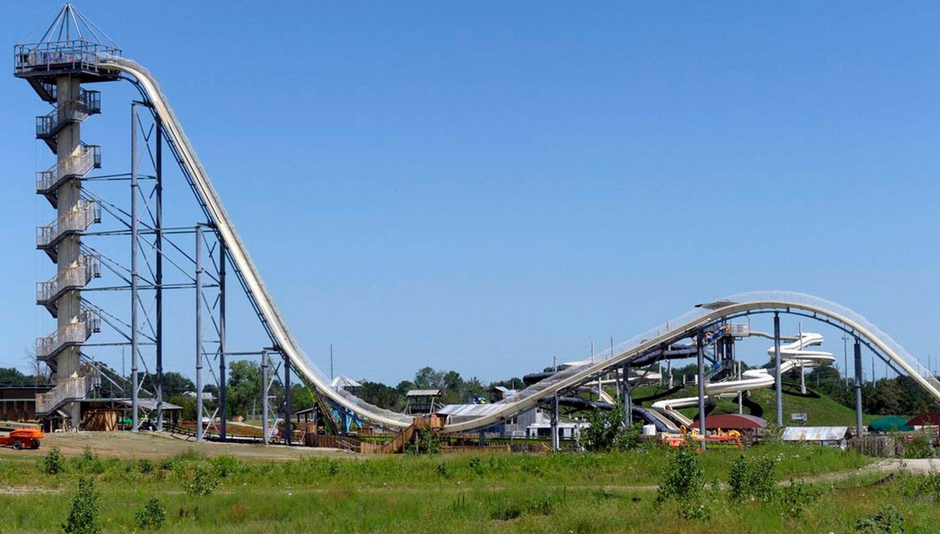 «Κόβει» την ανάσα: Kλειστοφοβικός εγκλωβίστηκε σε νεροτσουλήθρα και έγινε viral στο TikTok [Βίντεο]