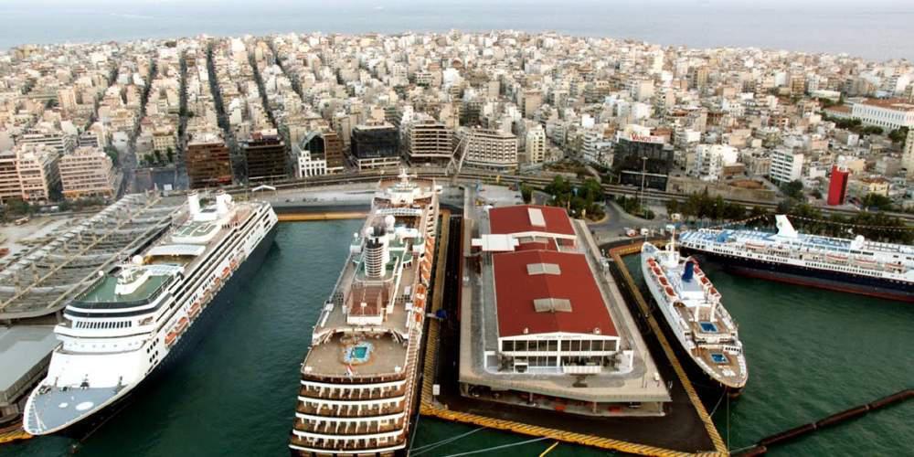 Κτίρια «φαντάσματα» στις γειτονιές του Πειραιά [εικόνες]