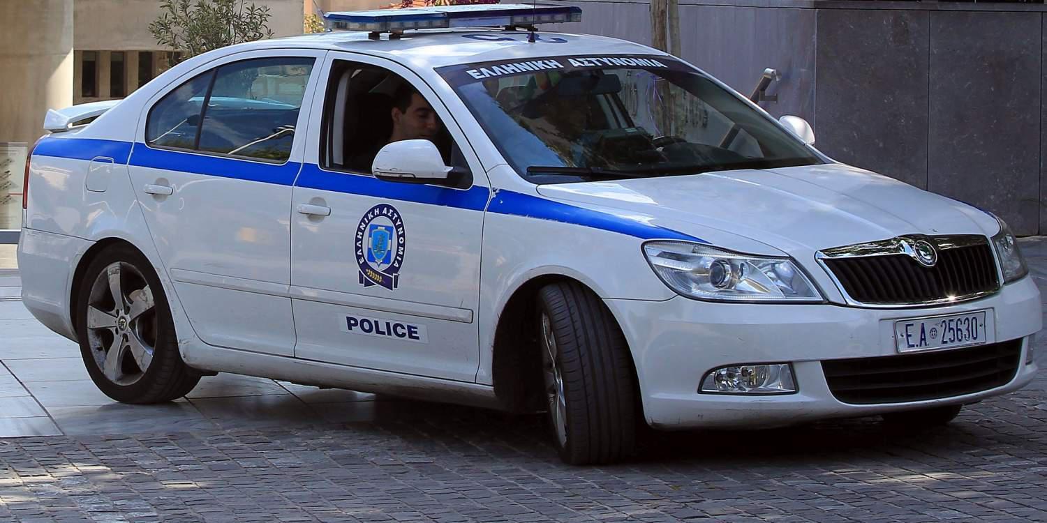 Ομάδα αγνώστων πυρπόλησε αυτοκίνητο της αστυνομίας στα Εξάρχεια
