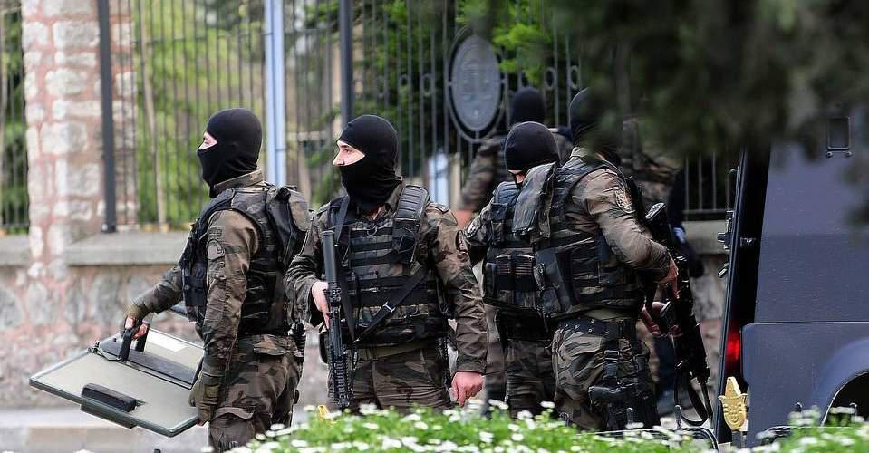Έφοδος των Τούρκων αστυνομικών στα γραφεία του φιλοκουρδικού κόμματος HDP