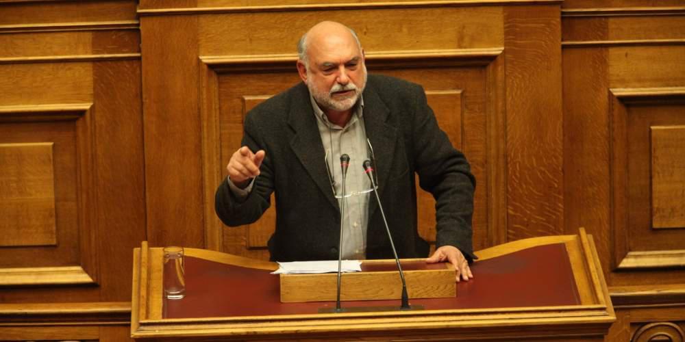 Συρμαλένιος: Η κυβέρνηση δεν έχει πολλά οχυρά στα ΜΜΕ