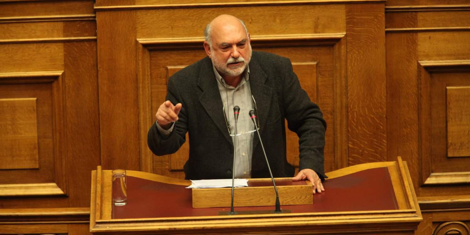 Συρμαλένιος: Η κυβέρνηση δεν έχει πολλά οχυρά στα ΜΜΕ