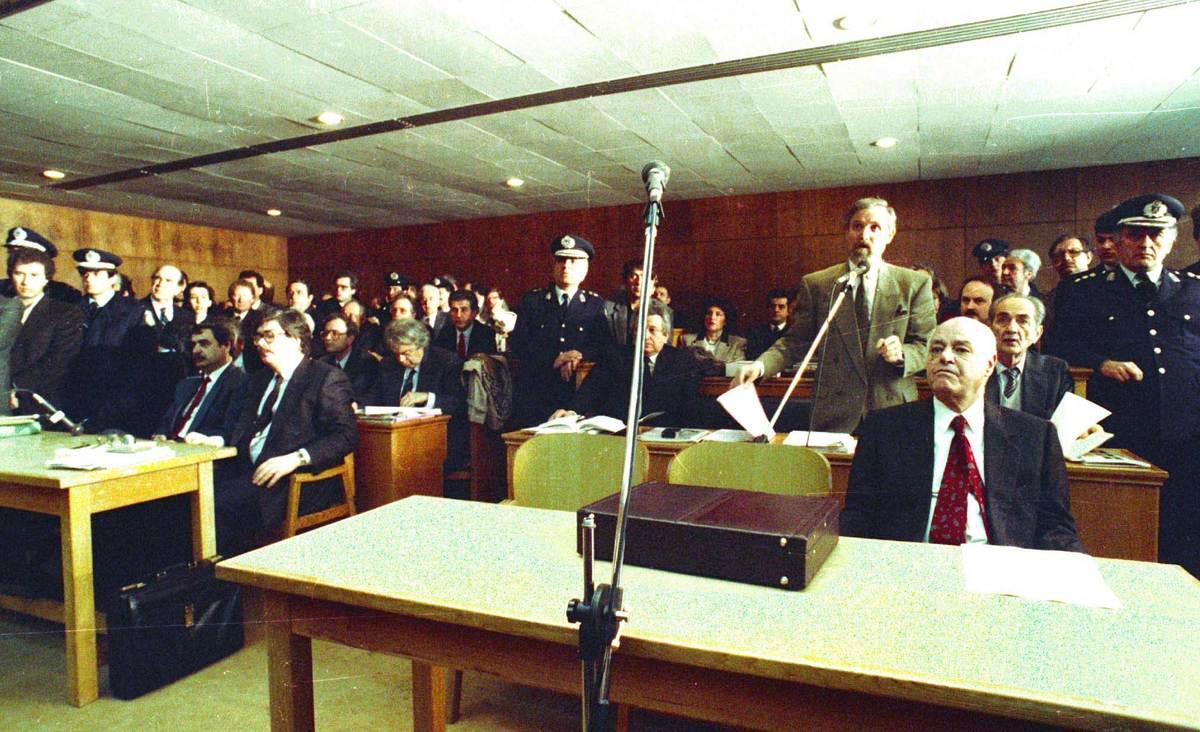 skandalo-koskota-diki-1000