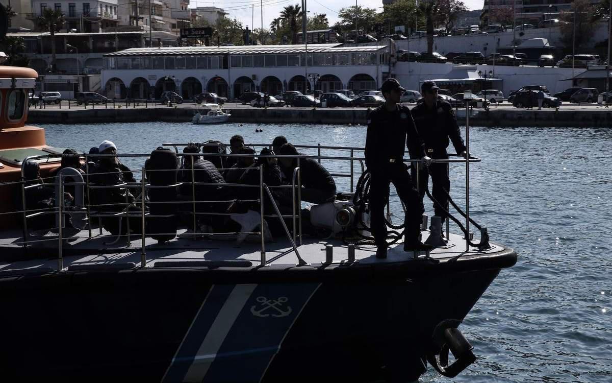 Κραυγή απόγνωσης από τους λιμενικούς στα νησιά: Οι μετανάστες μας έχουν στοχοποιήσει