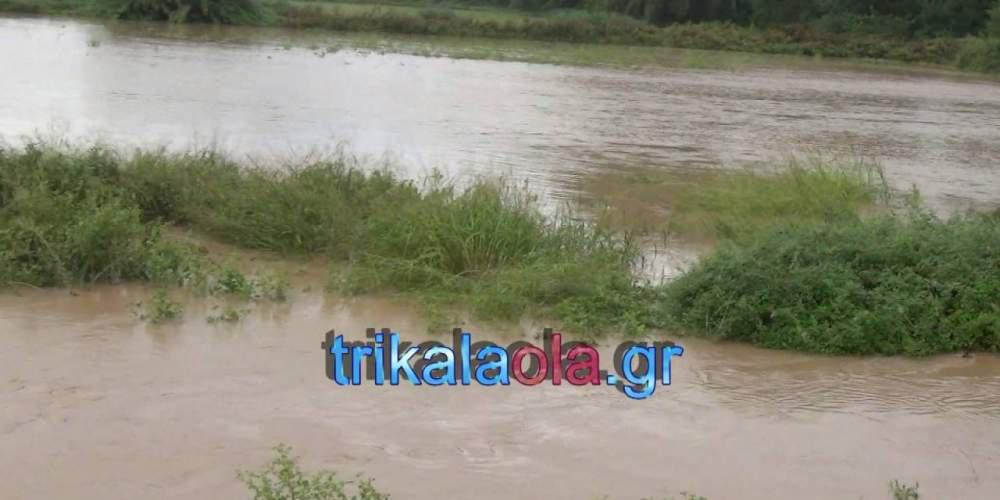 Υπερχείλισε ο Πηνειός – Αγωνία στα Τρίκαλα για τις στάθμες των ποταμών [εικόνες & βίντεο]