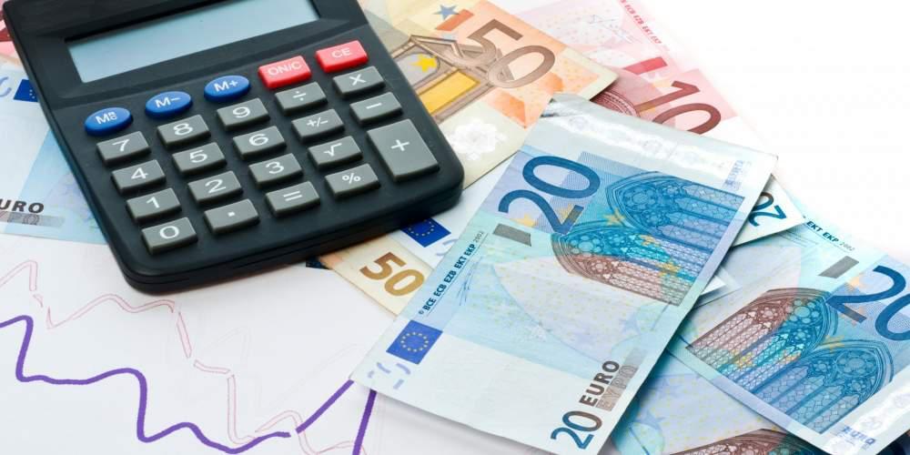 Εισοδήματα: Είμαστε φτωχότεροι κατά 2.200 ευρώ [πίνακες]