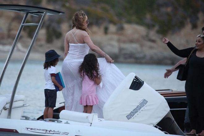 mariah-carey-mukonos-diakopes-forema-xoros-nammos2-1300