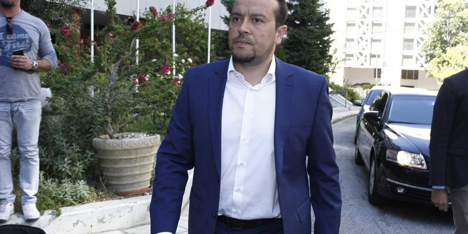 Παππάς στο Der Spiegel: Η Ελλάδα ληστεύτηκε από τους βαρόνους των ΜΜΕ