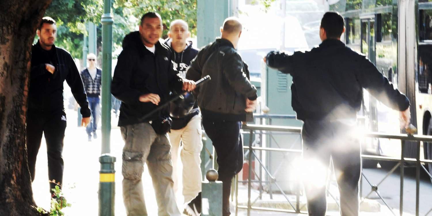 Ένταση με μέλη της Χρυσής Αυγής και αντιφασίστες έξω από το Εφετείο [εικόνες]