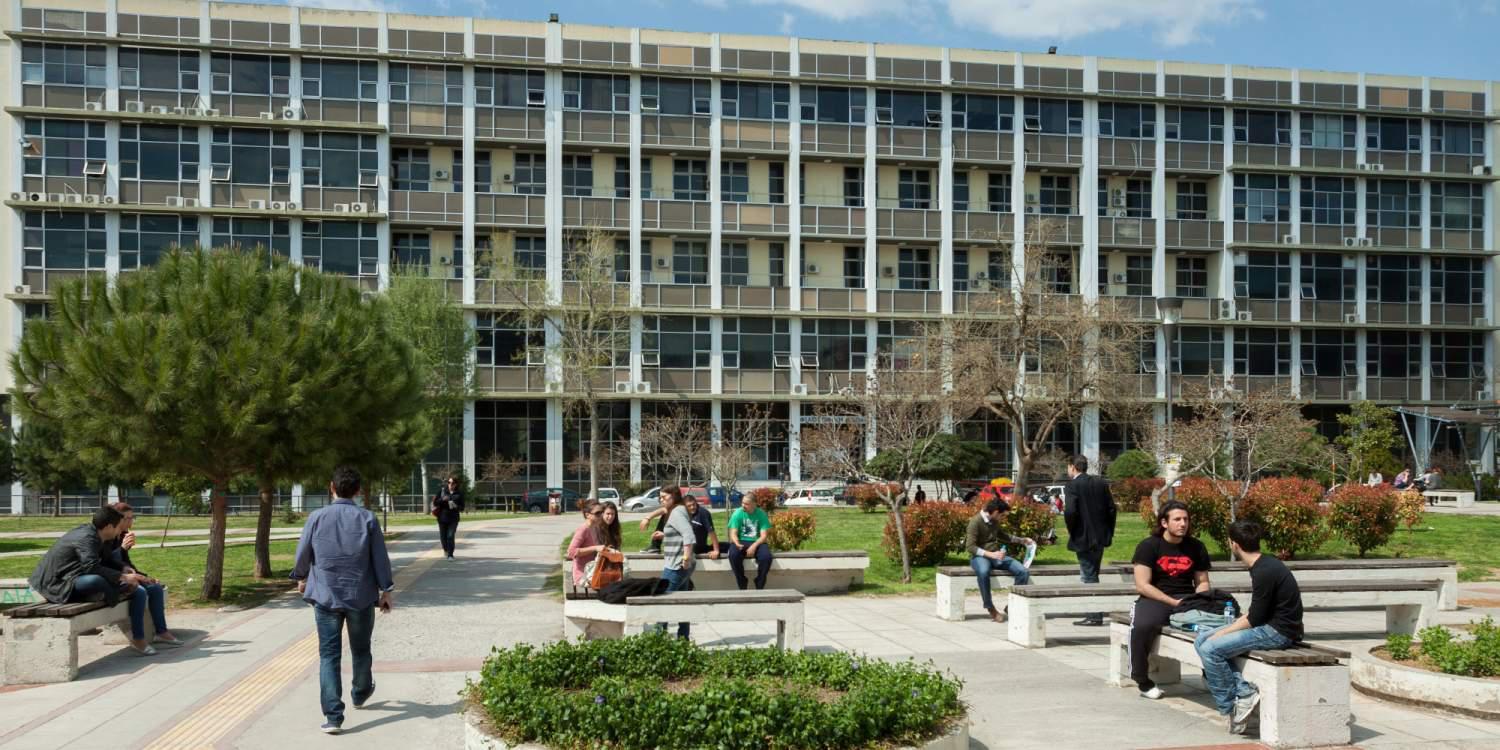 Εξαρθρώθηκε σπείρα που διακινούσε ναρκωτικά μέσα στο ΑΠΘ