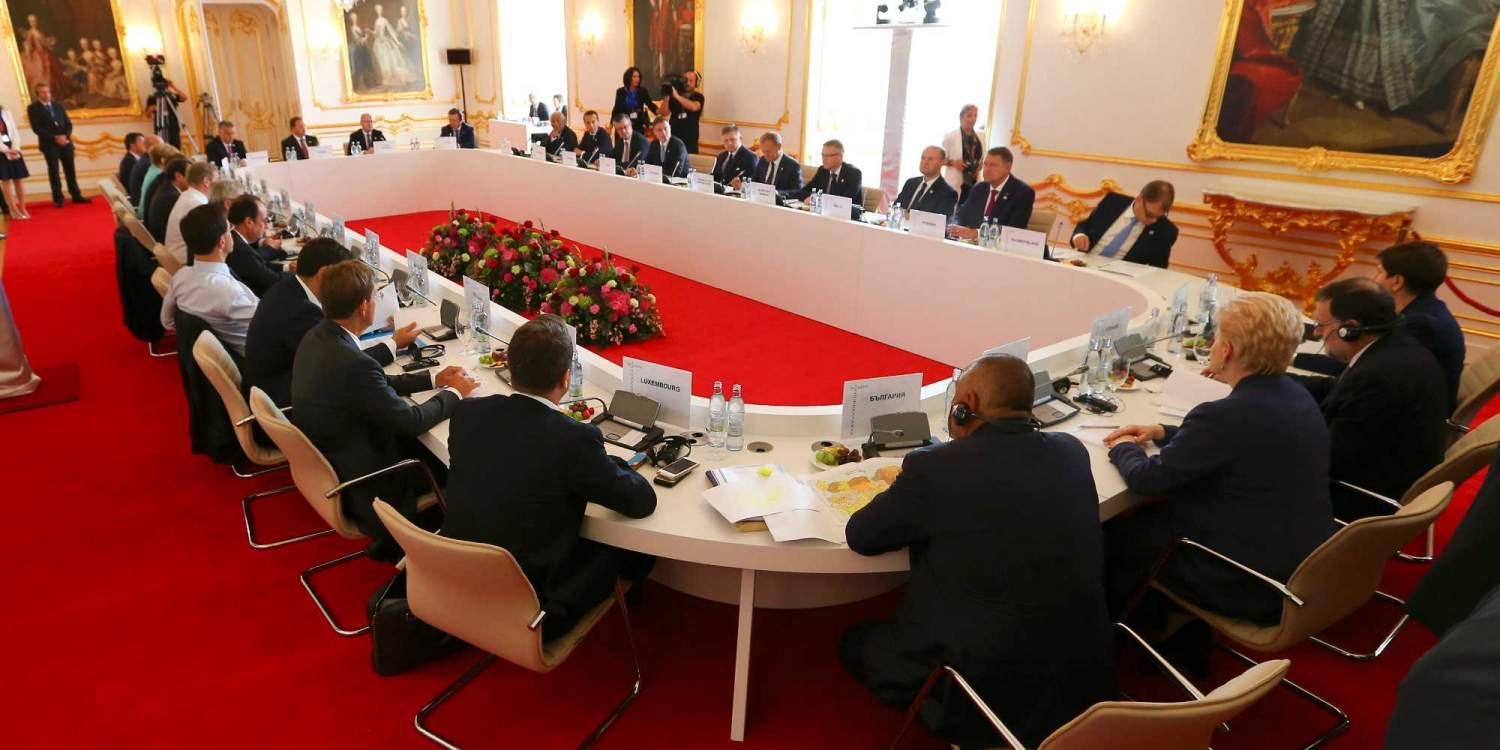 Σύνοδος ευχολογίων στη Μπρατισλάβα: Προσφυγικό και Brexit στο …μενού των «27»