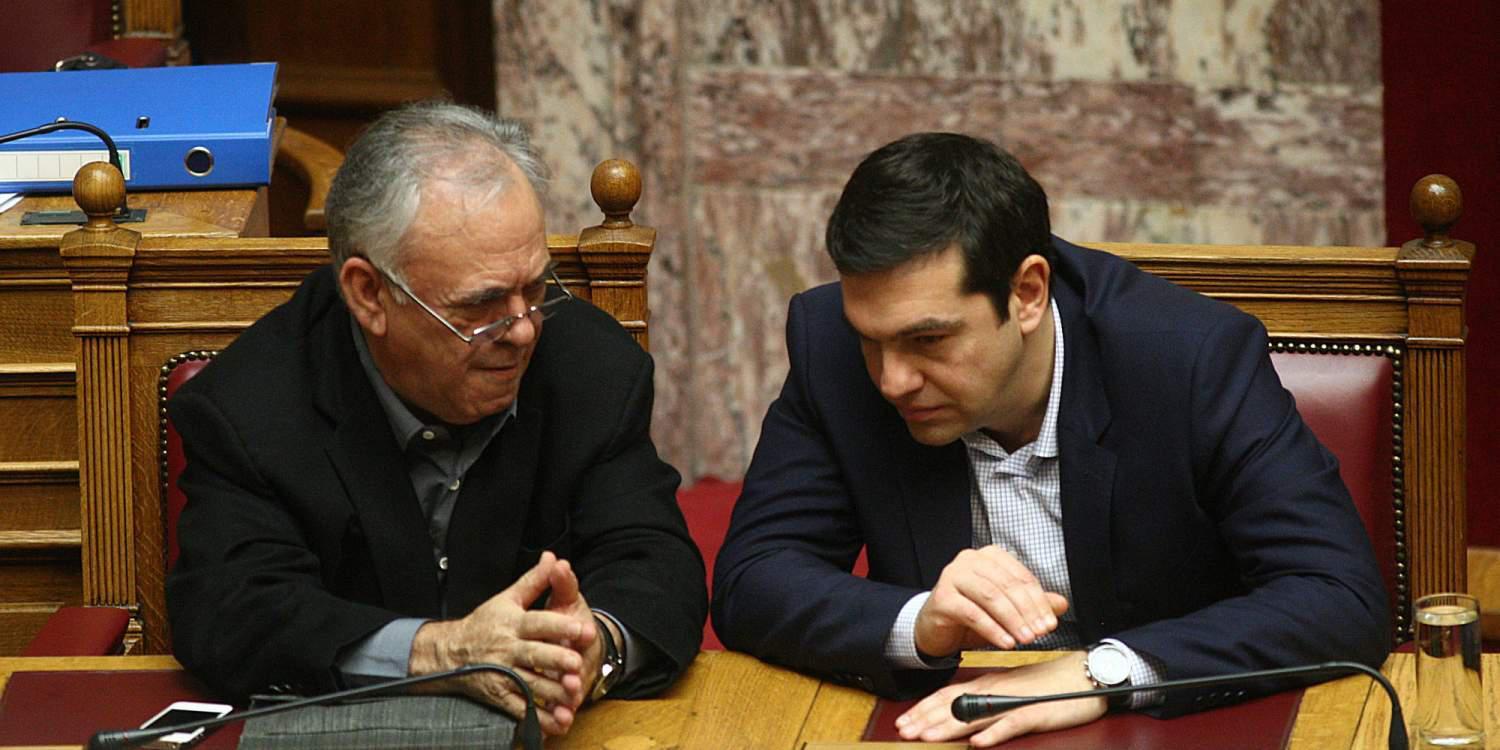 O Δραγασάκης διαψεύδει τον Τσίπρα: «Το χρέος δεν κλείνει το 2018»