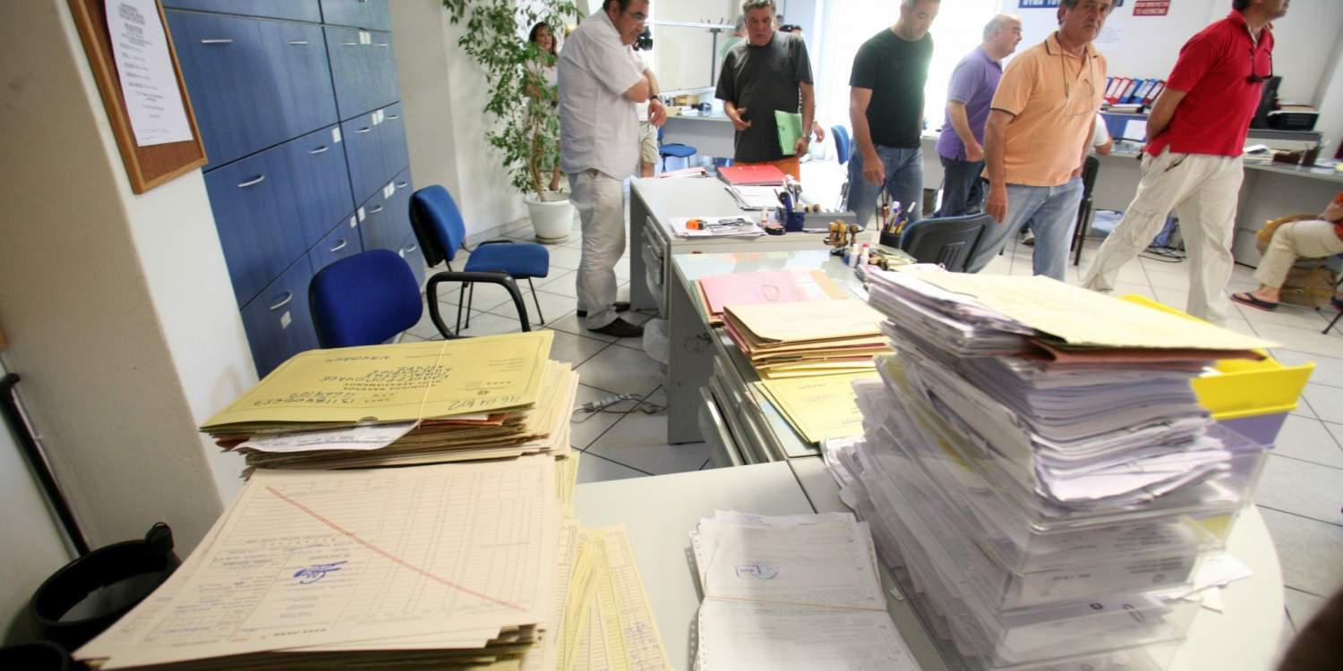 Στην εφορία για πληρωμή ΕΝΦΙΑ και φόρου εισοδήματος μέχρι τέλος του μήνα εκατομμύρια πολίτες