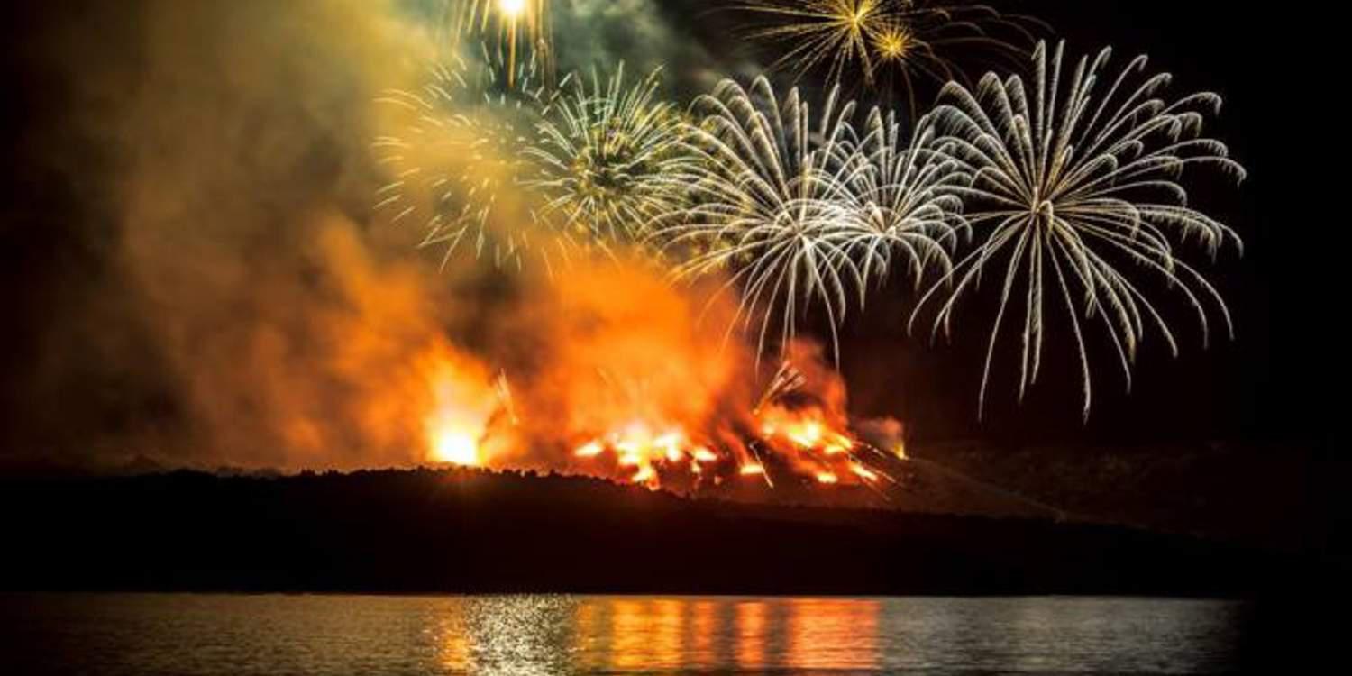 Εντυπωσιακές εικόνες από την εικονική έκρηξη του ηφαιστείου της Σαντορίνης [βίντεο]