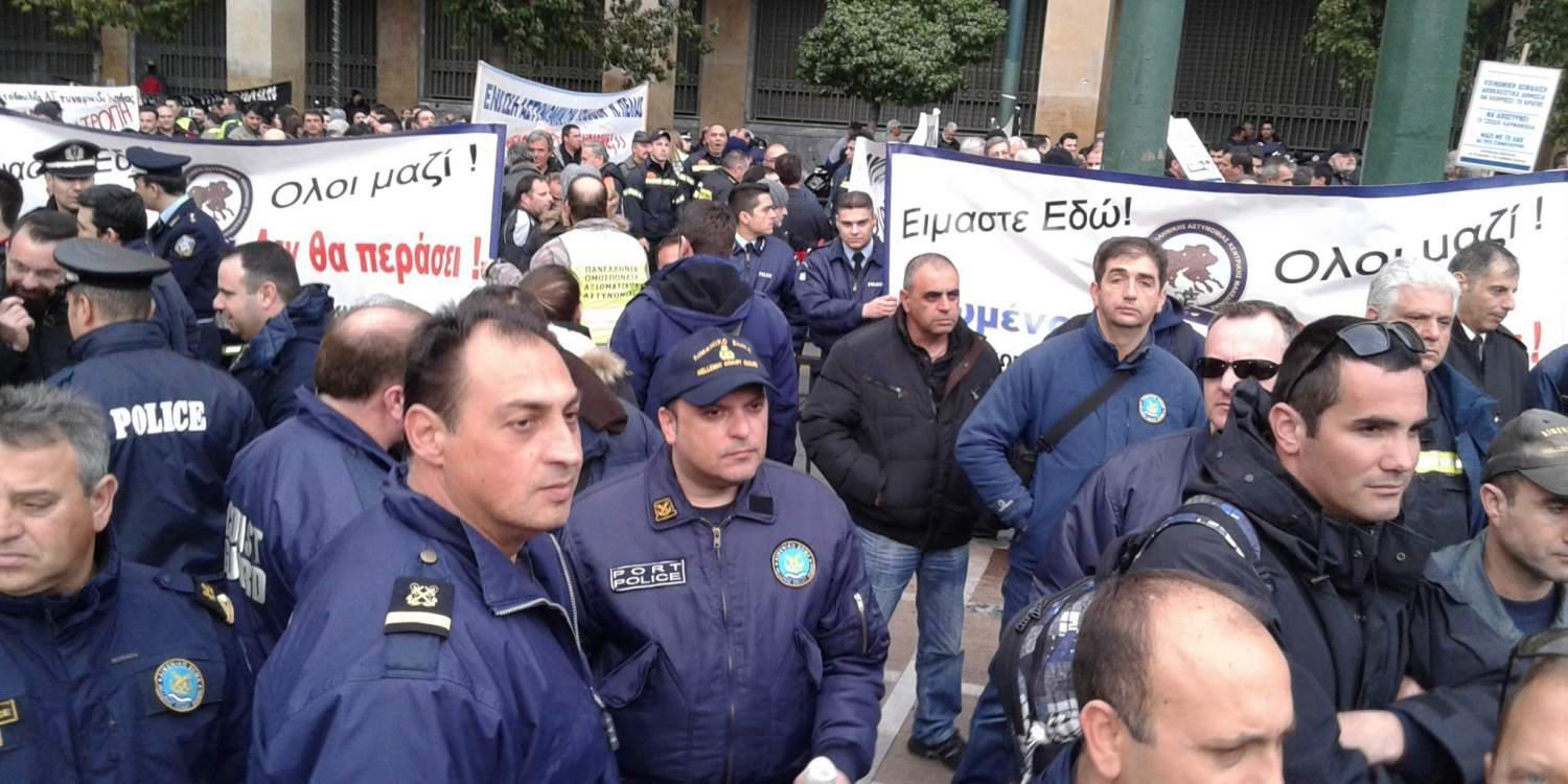 Αποφασισμένοι οι ένστολοι στη μάχη κατά της κυβέρνησης: «Θα γίνουμε ο εφιάλτης σας»