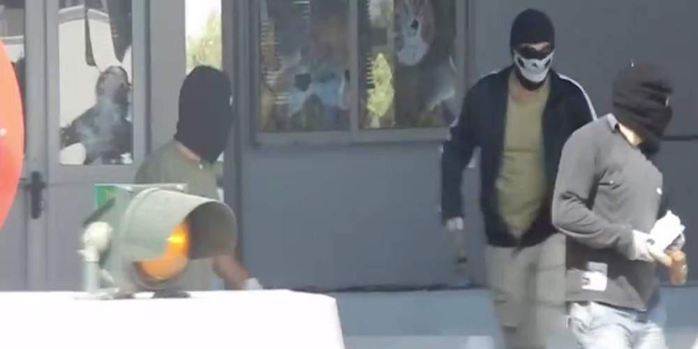 Μέλος Ρουβίκωνα: Εχουμε σκοπό να ρωτήσουμε κάτι τον Πρωθυπουργό