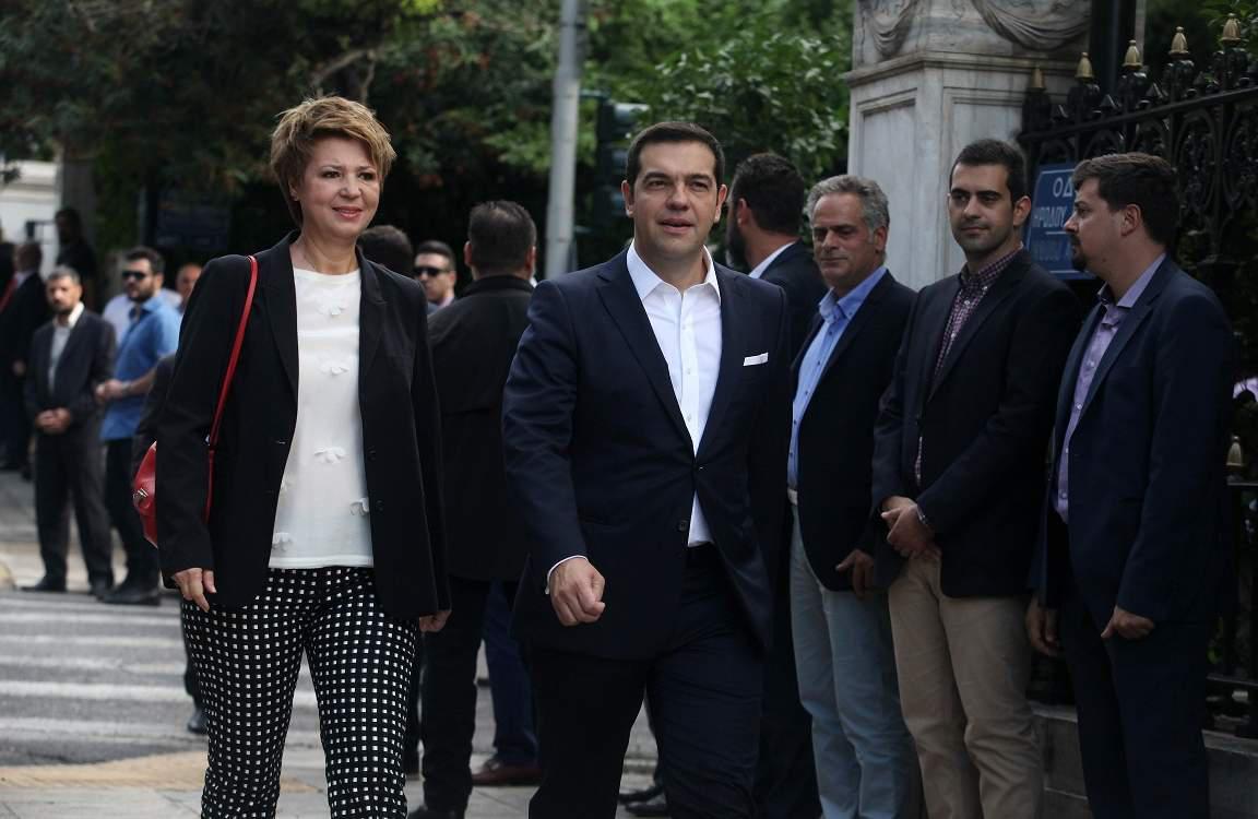 «Αυθαίρετοι» οι 1.700 εργαζόμενοι νόμιμη η «παράγκα» του Μαξίμου