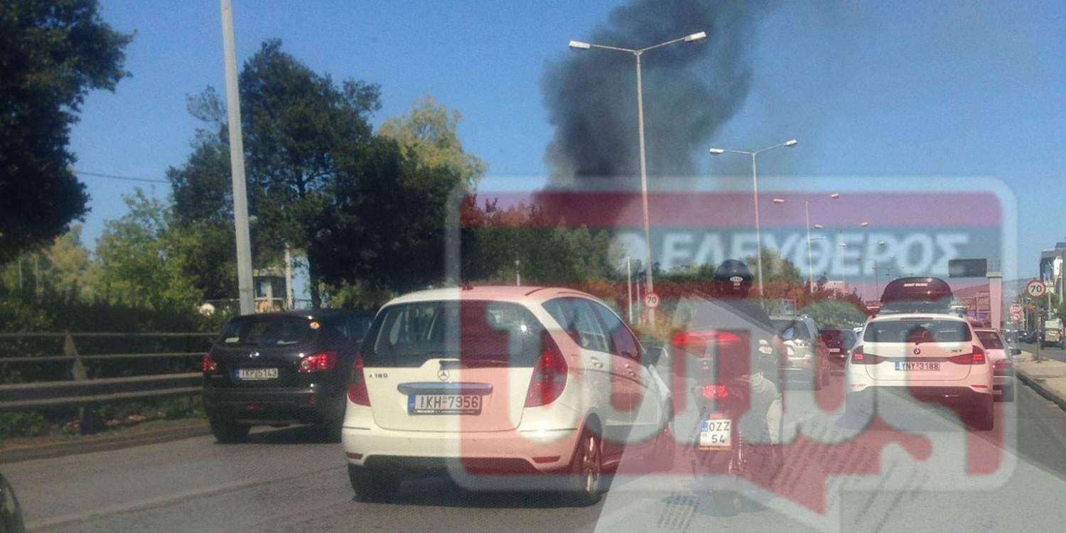 Φωτιά κατακαίει μονοκατοικία επί της Κηφισίας [εικόνες]