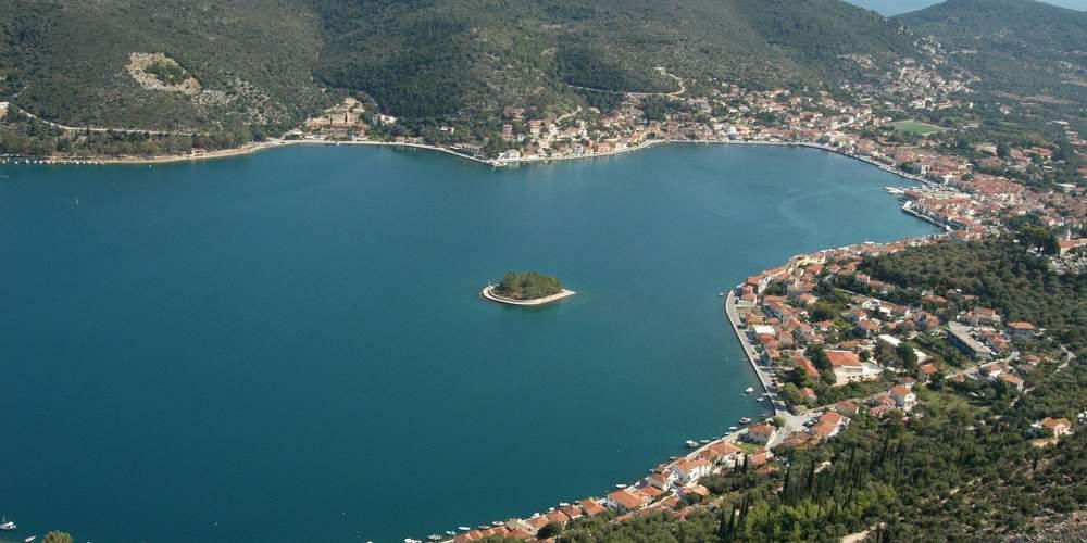 Για να βρούμε την Ιθάκη μας και να μείνουμε σ’ αυτήν