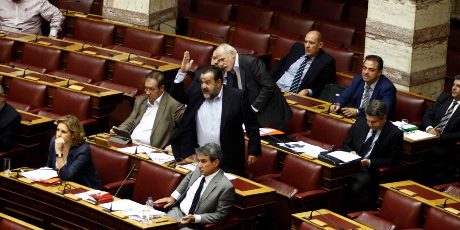 Πολάκης σε Κεγκέρογλου: Γελοίος είσαι και φαίνεσαι – Λίγο έλειψε να έρθουν στα χέρια μέσα στη Βουλή