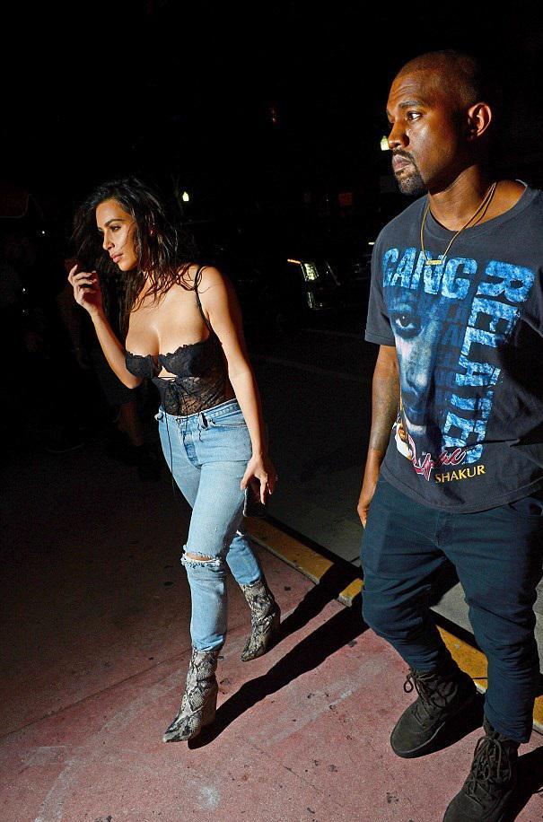 kim-karntasian-emfanisi-sexu-1300-3