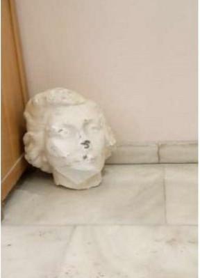 lela-karagiani2-1300