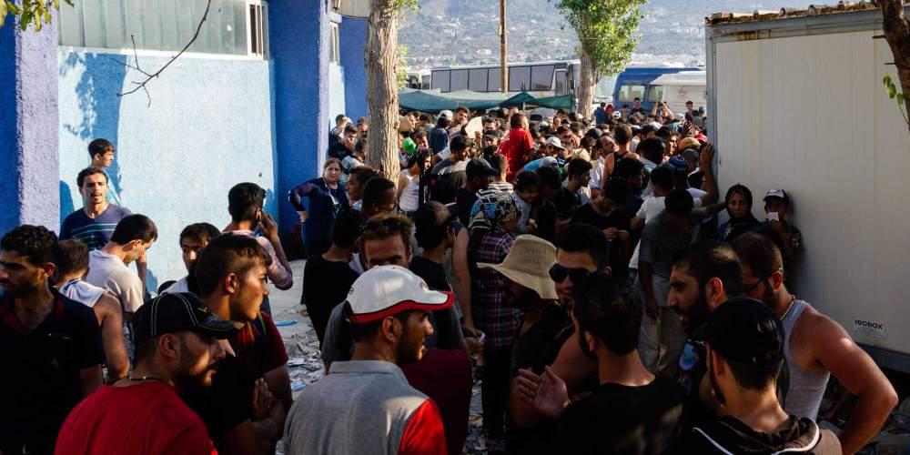 FAZ: Δεκάδες χιλιάδες μετανάστες στοιβάζονται στην Ελλάδα κάτω από απαράδεκτες συνθήκες