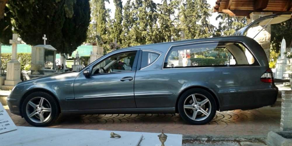 Έγινε και αυτό: «Σκοτώθηκαν» πάνω από τον νεκρό για τον τάφο στην Αιγιαλεία