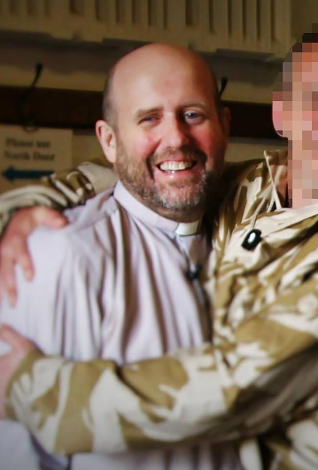 Παπάς φιλοξένησε άστεγο αλκοολικό και η παπαδιά του έκανε το… κρεβάτι! [εικόνες]