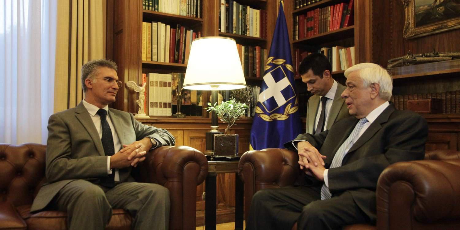 Παυλόπουλος: Να αντιμετωπίσουμε το προσφυγικό χωρίς φοβικά σύνδρομα