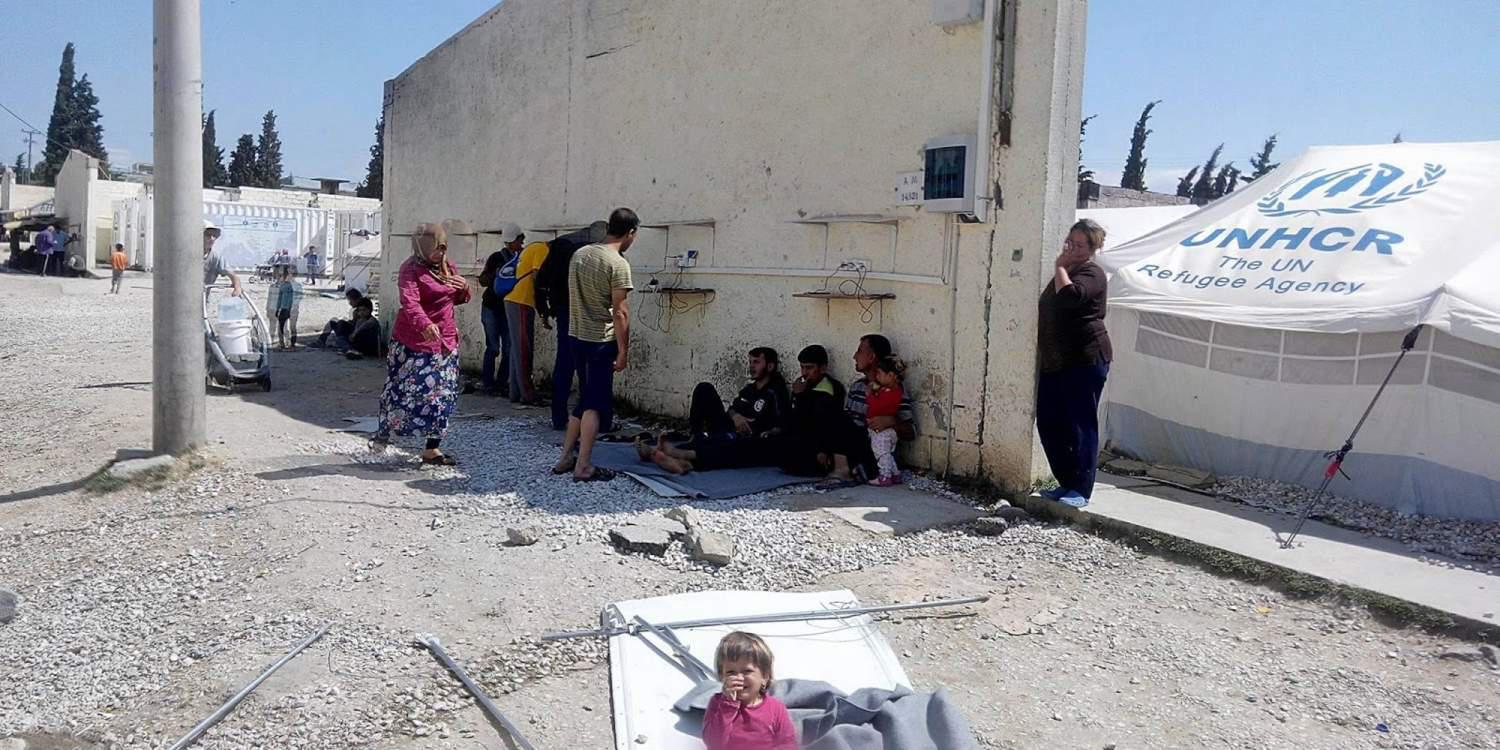 Guardian: Καθημερινή ταπείνωση των προσφύγων που «ξέμειναν» στην Ελλάδα