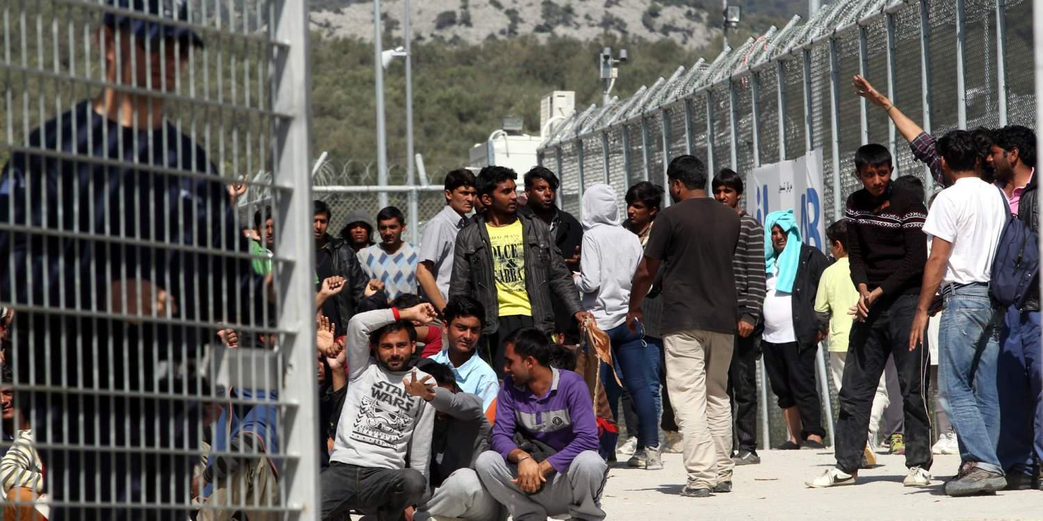 Εγκλωβίζουν τους πρόσφυγες στο Αιγαίο: «Η μεταφορά τους δεν αφορά τα νησιά»