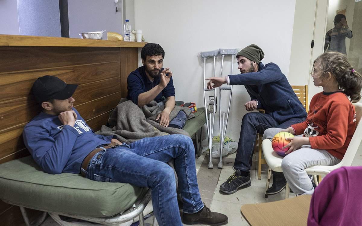 Μαθήματα… φλερτ στους πρόσφυγες από τους Γερμανούς