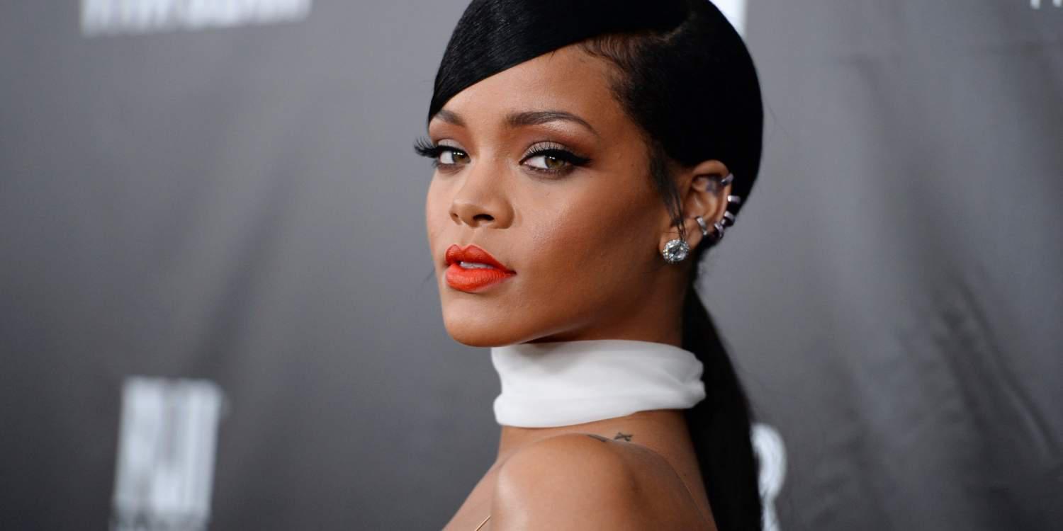 Τι ζήτησε η Rihanna από τον Ολάντ μέσω… Twitter [εικόνες]