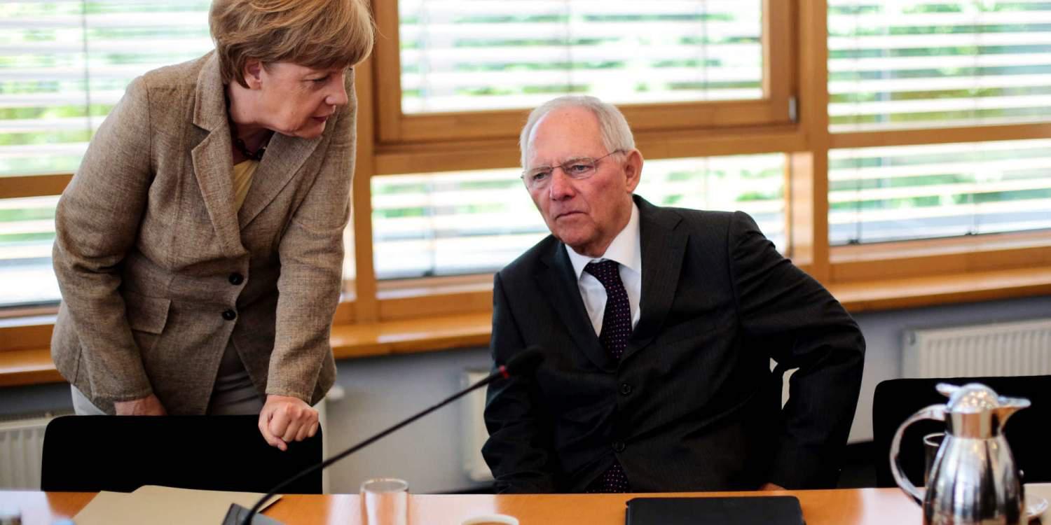 Spiegel: Έτοιμος να διαδεχθεί την Μέρκελ ο Σόιμπλε αν εκείνη αποσυρθεί