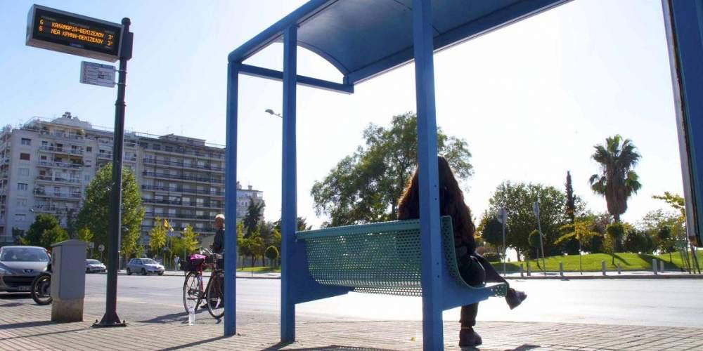 39χρονος σερβιτόρος πέθανε όρθιος σε στάση λεωφορείου στην Εύβοια