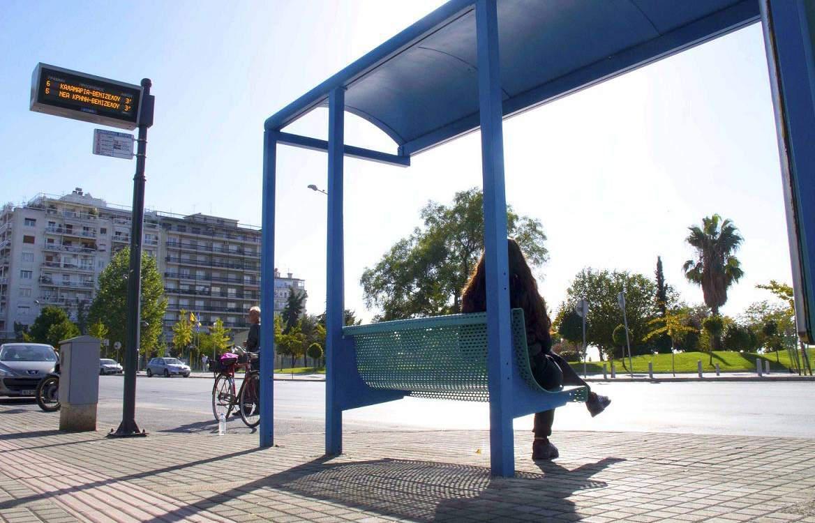 39χρονος σερβιτόρος πέθανε όρθιος σε στάση λεωφορείου στην Εύβοια