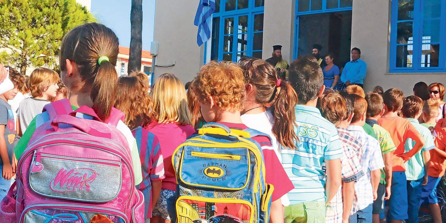 Η πρωινή προσευχή παραμένει στο στόχαστρο Φίλη