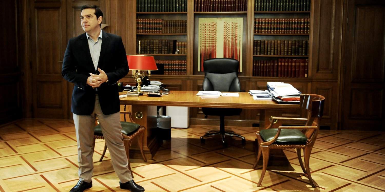 Το Μαξίμου στη δίνη του «τυφώνα Καλογρίτσα» και της Attica Bank