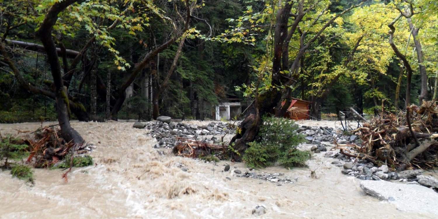 Ξαφνική νεροποντή άφησε χωρίς ρεύμα τη Ζάκυνθο