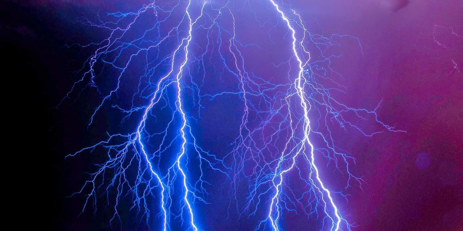 Αυτό γίνεται όταν ένα αεροπλάνο πέφτει σε ηλεκτρική καταιγίδα [εικονα & βιντεο]
