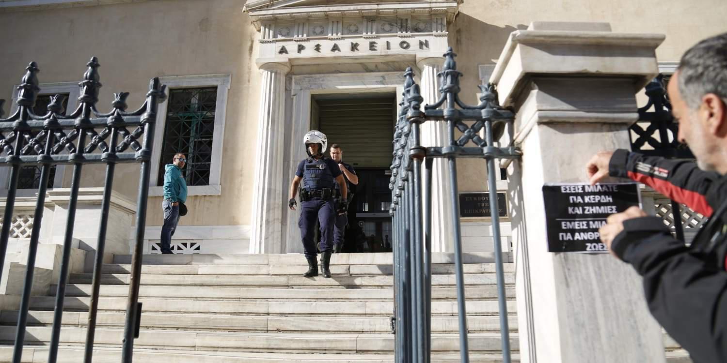 Ξεκίνησε η συνεδρίαση του ΣτΕ μετά τη φάρσα για βόμβα