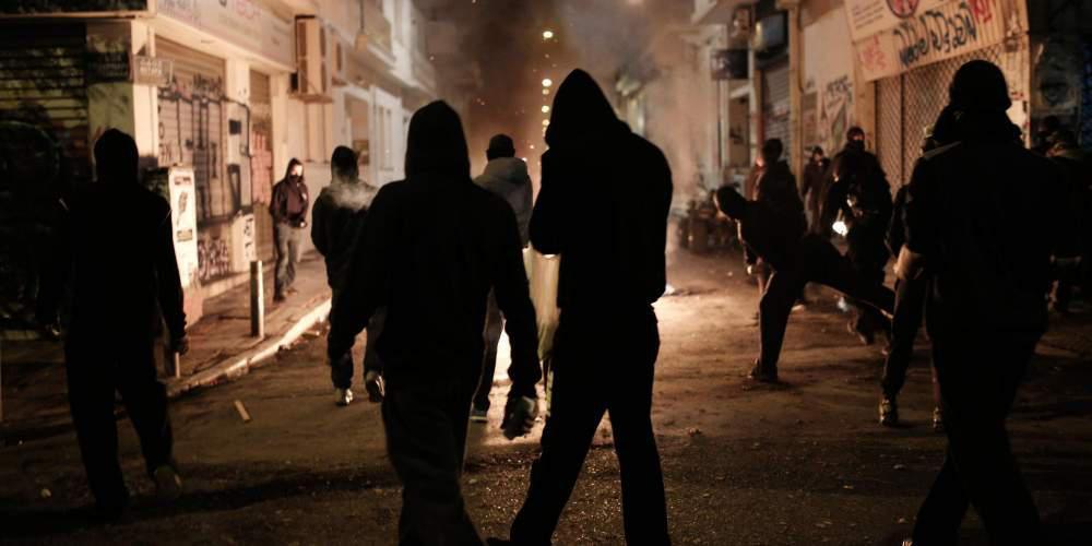 Αναρχικοί γέμισαν με συνθήματα την Πάτρα το βράδυ της Τετάρτης [εικόνες]