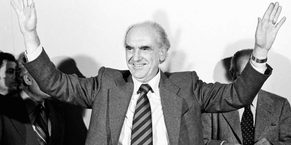 35 χρόνια από τη πρώτη νίκη του ΠΑΣΟΚ και του Ανδρέα Παπανδρέου [βίντεο]