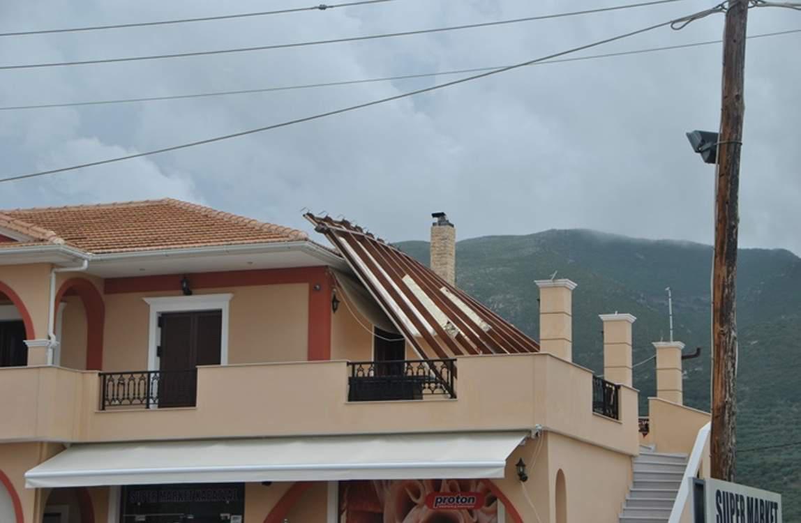 Πρωϊνός ανεμοστρόβιλος τα σάρωσε όλα στην Ζάκυνθο [εικόνα]