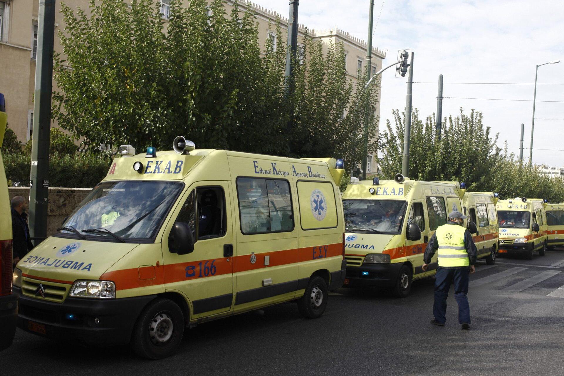 Αποκλεισμός της Βουλής από εργαζόμενους του ΕΚΑΒ [εικόνες & βίντεο]
