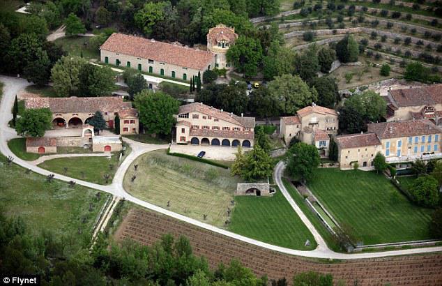 brad-pitt-jolie-villa