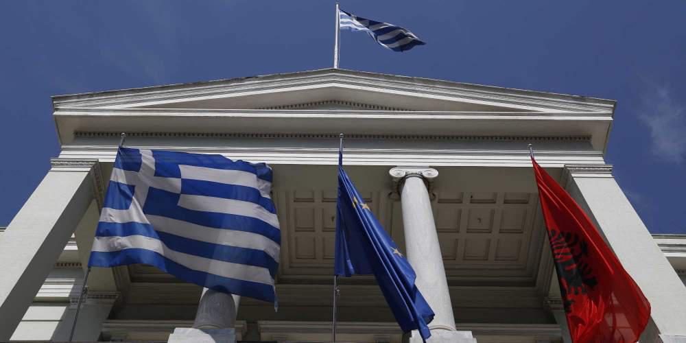Αποκλειστικό: Καταγγελία για «διαπλοκή» αξιωματούχου της ΕΕ πίσω από το «τσάμικο»