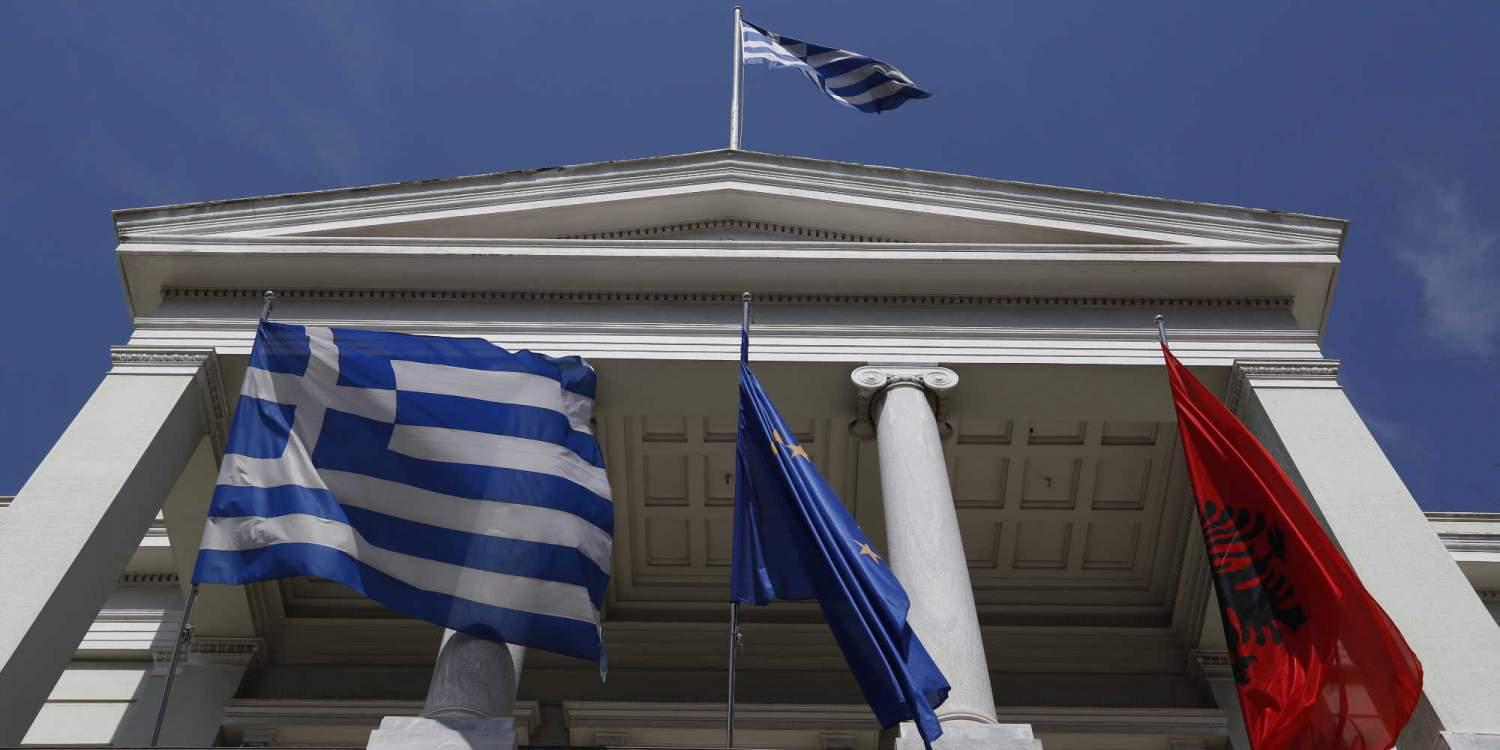Αποκλειστικό: Καταγγελία για «διαπλοκή» αξιωματούχου της ΕΕ πίσω από το «τσάμικο»