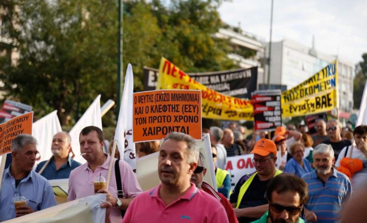 Πορεία έξω από τα νοσοκομεία από γιατρούς και εργαζομένους του ΕΣΥ